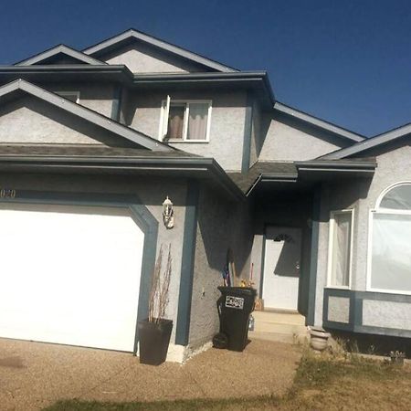 Renovated 4 Bedrooms 20 Sleeps Shopping Mall Edmonton Exterior photo